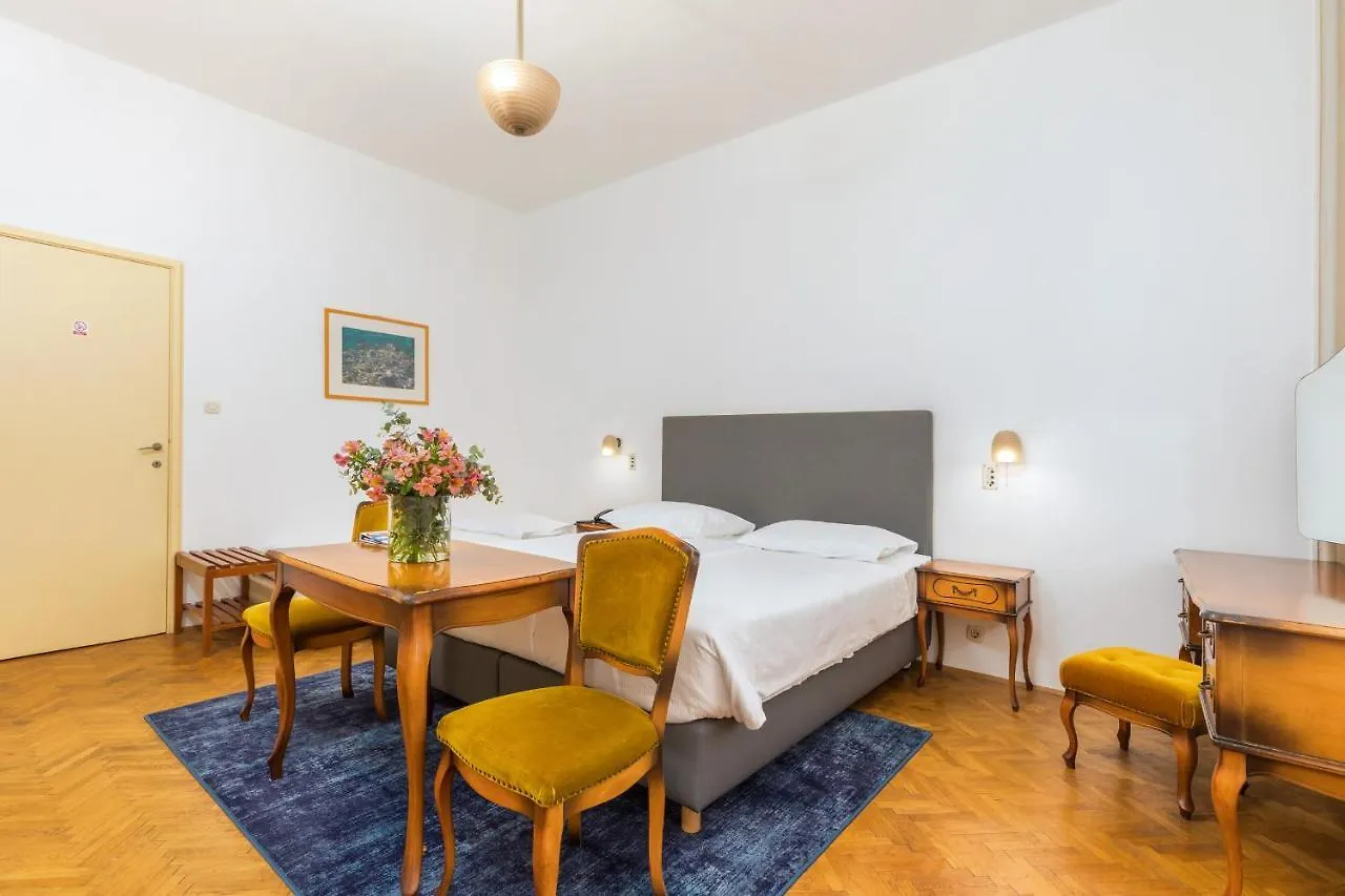 Brijuni Rooms Karmen Hotel